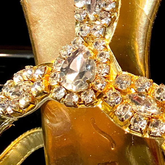 UNISA 'Liese' Gold T-Strap Thong Sandals with Jewels and Rhinestones SZ 6.5 - Picture 4 of 10